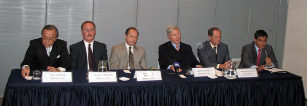 De izquierda a derecha: Óscar Pomar, Gustavo Romero, Francisco Berninzon, Abraham Zavala, Marcello Cúneo y Jorge Baca.