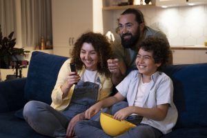 ¿Qué es el Horario Familiar en radio y televisión y cómo quejarte?