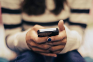 Los jóvenes reconocen que los medios difunden mucha información manipulada