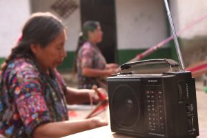 Medios comunitarios e indígenas enfrentan obstáculos para su sostenibilidad económica y social