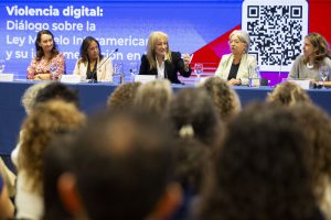 Uruguay presenta ley modelo interamericana sobre violencia digital contra mujeres