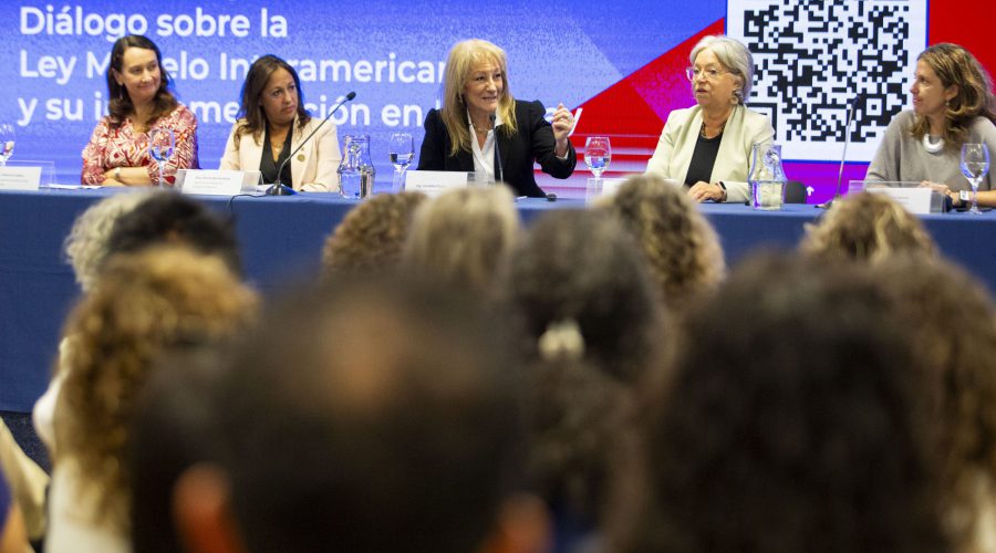 Uruguay presenta ley modelo interamericana sobre violencia digital contra mujeres