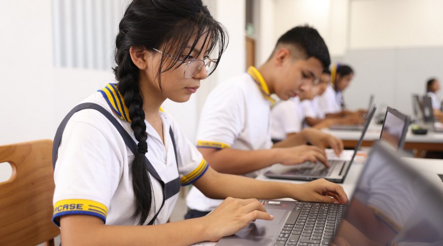 Acceso de niños, niñas y adolescentes a internet crece, pero también trae nuevos riesgos
